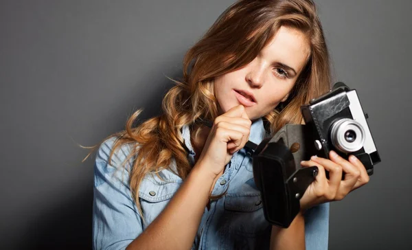 Thinking photographer woman with old camera — Stock Photo, Image