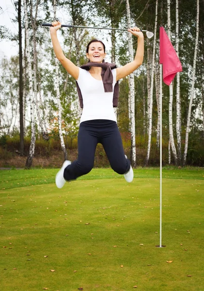 Jugadora de golf mujer alegre y sonriente en pose ganadora —  Fotos de Stock