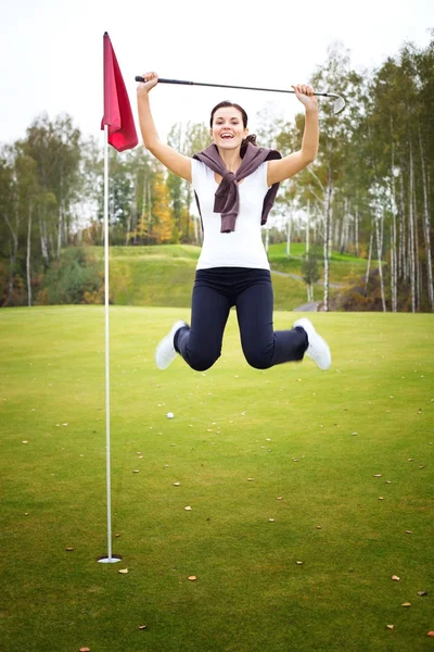大喜过望，微笑着女子高尔夫球球员在胜利者的姿态 — 图库照片