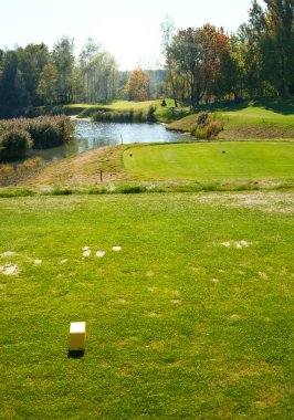 Golf Sahası yatay, göl