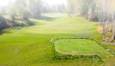 sisli sonbahar golf sahası Manzaralı