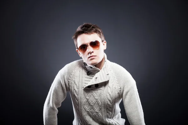 Man in white sweater and sunglasses — Stock Photo, Image