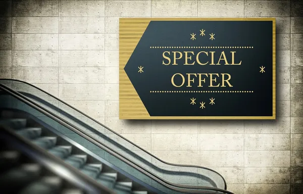 Escaleras mecánicas en movimiento con oferta especial — Foto de Stock