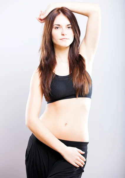 若く魅力的な女性、運動に適合します。 — ストック写真