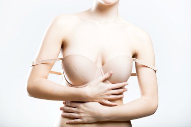 Koolhaus sütyen askısı, günaha genç kadın