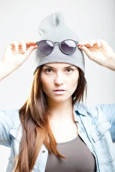 Porträtt av hipster tonårsflicka — Stockfoto