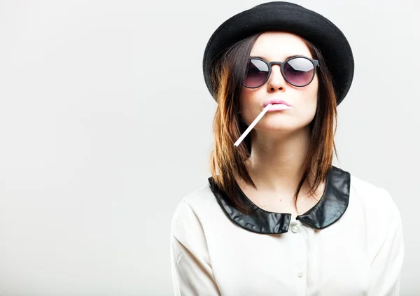 Retro fashion portrait of woman with cigarette — Stock Photo, Image