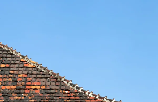 Old roof tiles background and sky — Stock Photo, Image