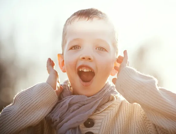 Screaming child portrait of little boy playing — Stock Photo, Image