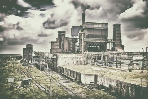 Vecchia siderurgia paesaggio industriale dell'industria siderurgica — Foto Stock