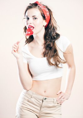 Pin up girl, Sevgililer lolipop kalp şeklinde