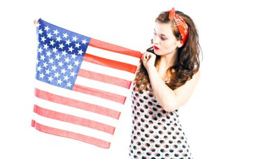 Amerikan bayrağıyla poz kız up pin