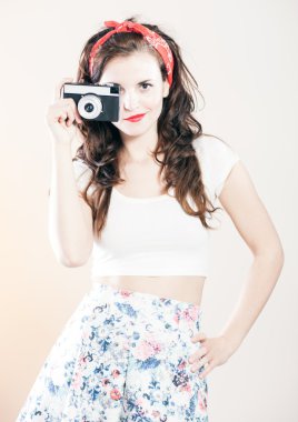 genç ve güzel kadın pin up kız stil