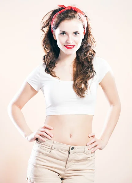 Portret van prachtige lachende pin-up girl — Stockfoto