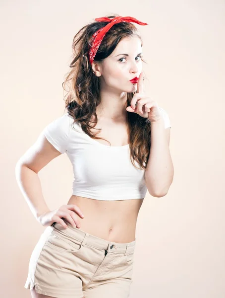 Jolie jeune femme pin up style fille — Photo