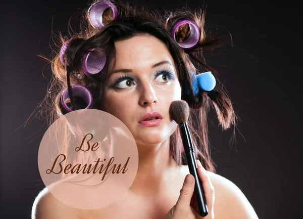 Essere bella citazione donna e trucco — Foto Stock