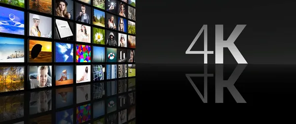 4K Televisio näytöt musta tausta — kuvapankkivalokuva