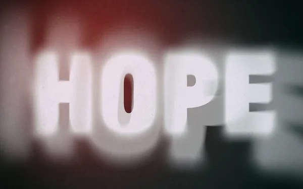 Слово "надежда" на винтажном размытом фоне — стоковое фото