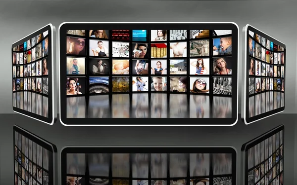 Telas de tablet com muitos ícones no escuro — Fotografia de Stock