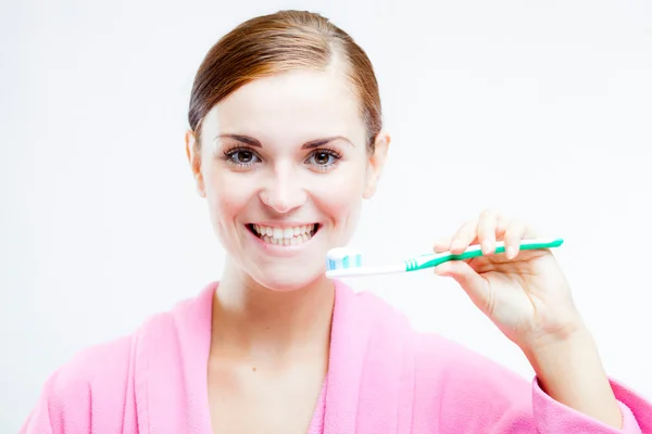女人用牙刷，牙科保健 — 图库照片
