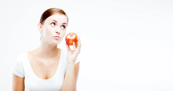 Mujer sosteniendo y comiendo manzana roja, Dientes sanos — Foto de Stock