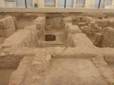 Santa Pola, İspanya 'nın Valensiya Topluluğu' nun Bajo Vinalop bölgesinin Alicante eyaletine bağlı belediyesi. 2020 yılında 33,303 kişi yaşıyordu. Santa Pola 'nın en büyük ilgi odağı tarihi kalıntıları..