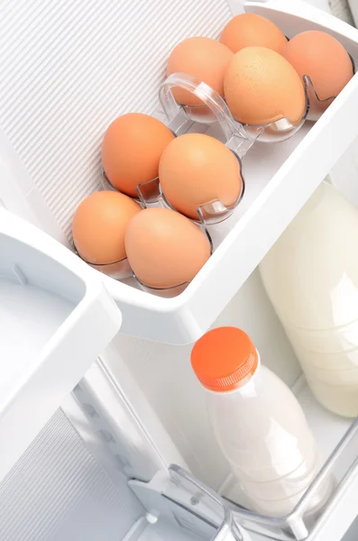 Huevos y leche — Foto de Stock