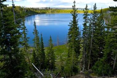 Yellowstone Gölü genel bakış