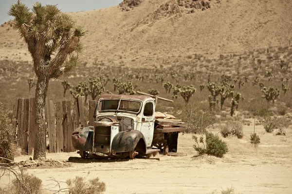 Camioneta oxidada — Foto de Stock