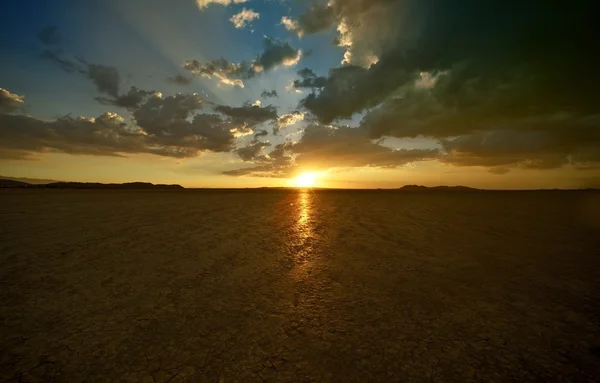 Puesta de sol en el desierto de Mojave — Foto de Stock