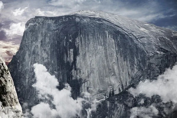 Halve koepel yosemite — Stockfoto