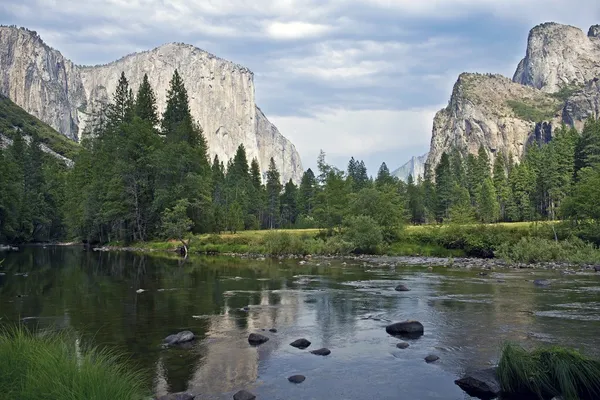 Rzeki Merced yosemite — Zdjęcie stockowe