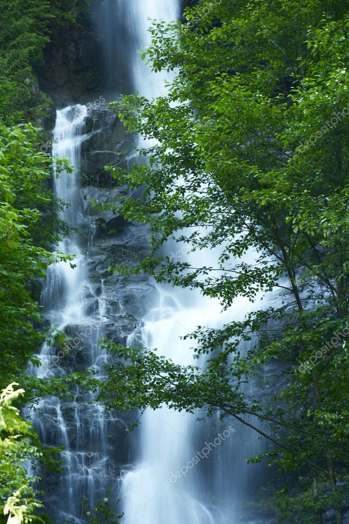 Cascada en Cascadas Montañas 2023
