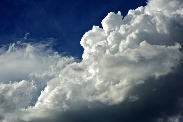 Stürmische Wolkenlandschaft — Stockfoto
