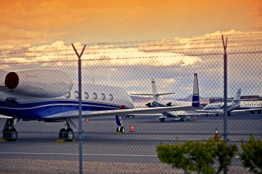 jet uçakları ile Havaalanı