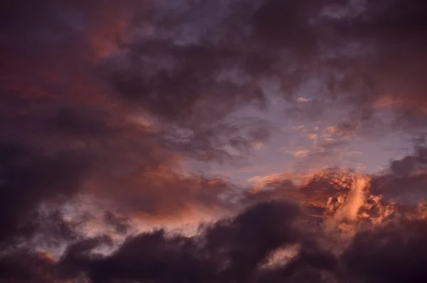 Paisagem nebulosa do pôr do sol — Fotografia de Stock