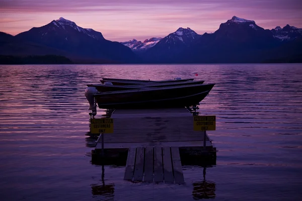 Jezioro, łodzi i zachód słońca — Zdjęcie stockowe