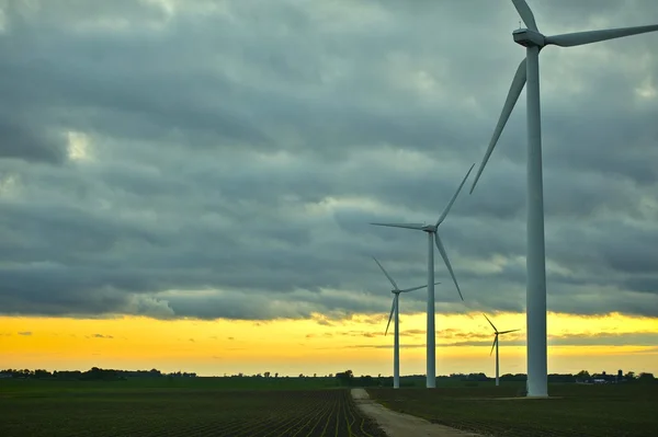 Wind generatoren zonsondergang — Stockfoto