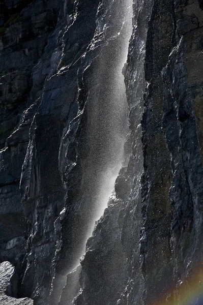 Courir l'eau de montagne — Photo