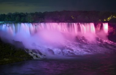 Geceleri Niagara Şelalesi