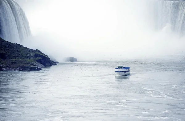 Niagara tur tekne — Stok fotoğraf
