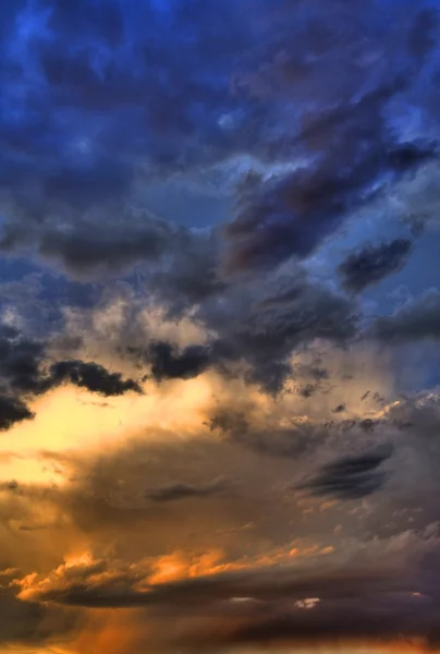 HDR fırtınalı gökyüzü — Stockfoto