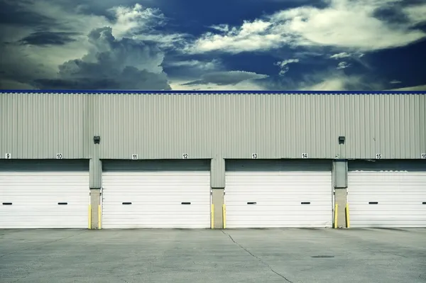 Cuatro puertas de almacén — Foto de Stock