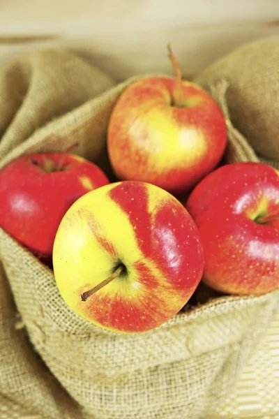 Jabłkami w torbie — Zdjęcie stockowe