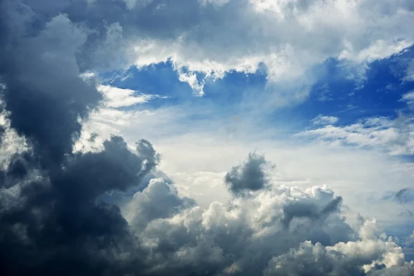 Cielo nuvoloso tempestoso — Foto Stock