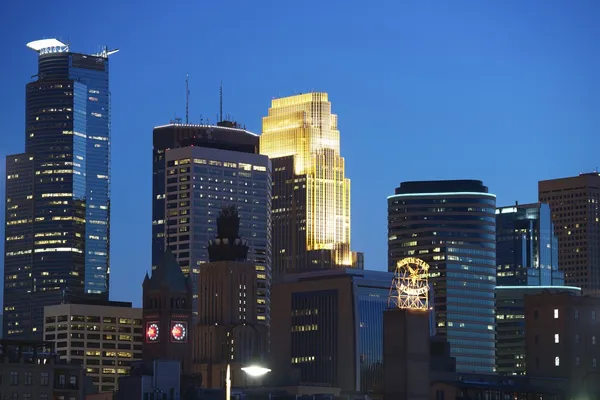 Minneapolis por la noche — Foto de Stock