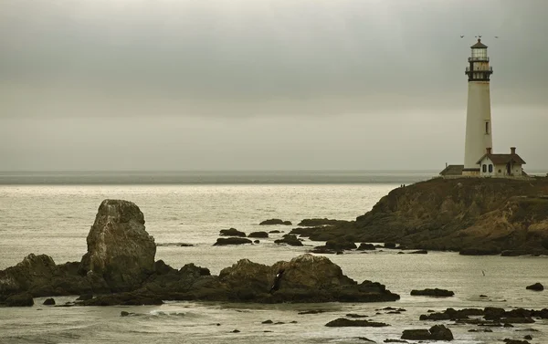 Güvercin noktası deniz feneri — Stok fotoğraf