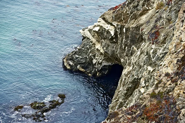 Caverna da costa oceânica — Fotografia de Stock