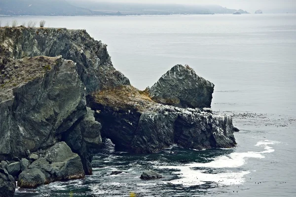 Falésias costeiras rochosas — Fotografia de Stock