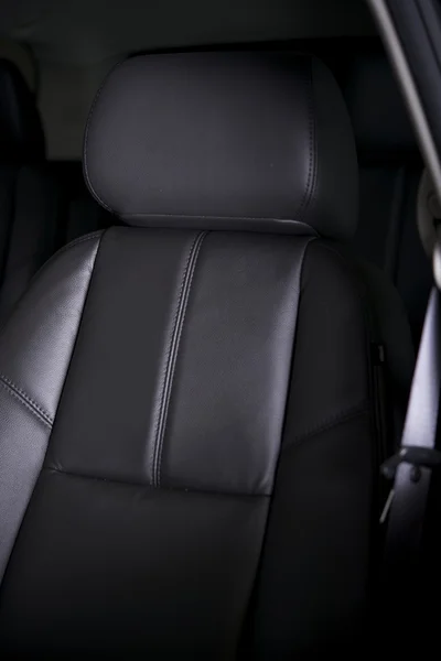 Asiento de cuero negro para coche —  Fotos de Stock